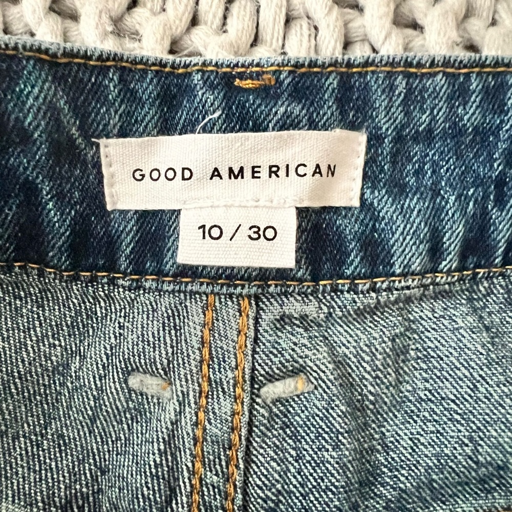 Good American Fold Over Cut-Off Short - Picture 11 of 12